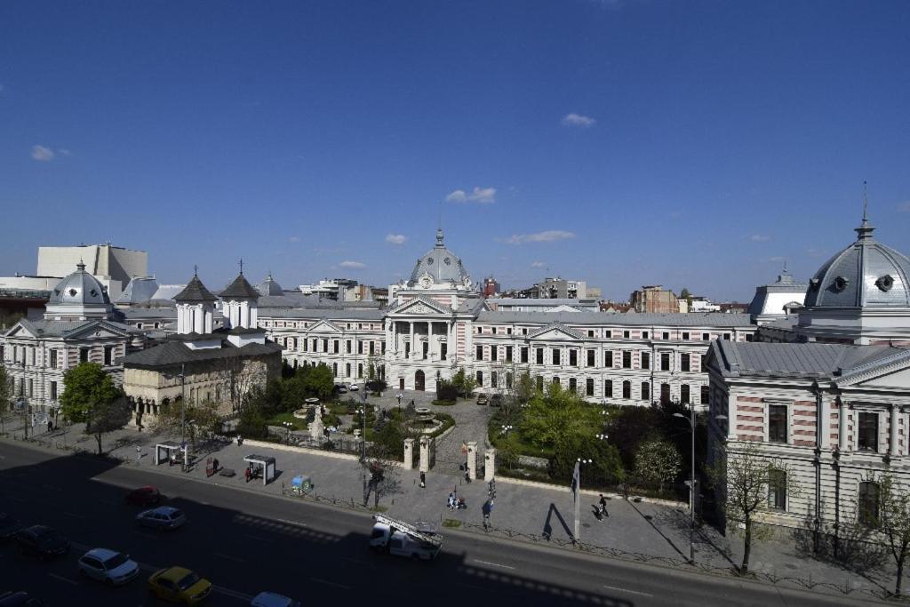 University Square - View Of City Bucarest Esterno foto